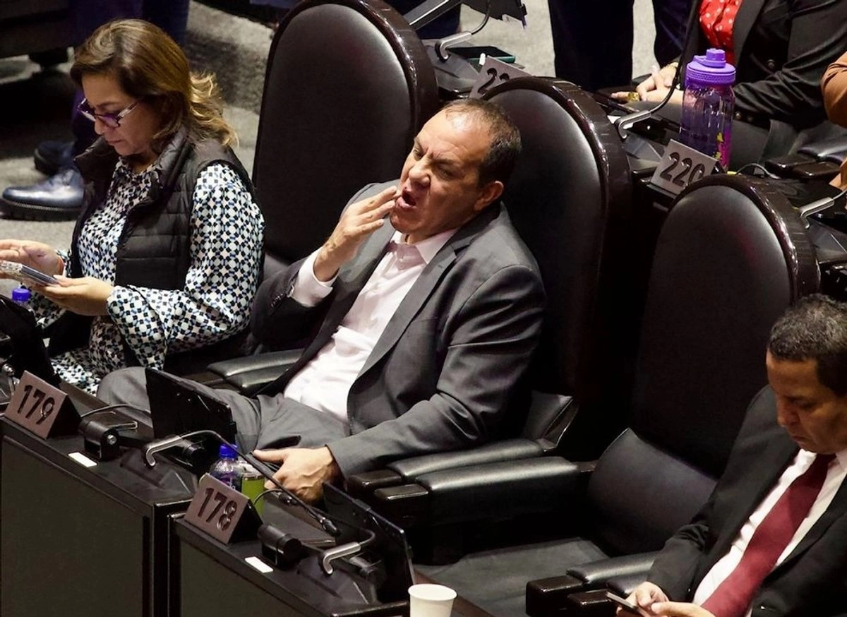 “Necesito hacer ejercicio; si me quieren multar, pues que me multen”, profirió tras habérsele observado una ausencia física en sesión de la Comisión de Presupuesto el ex futbolista, ex alcalde de Cuernavaca, ex gobernador de Morelos y ahora diputado plurinominal Cuauhtémoc Blanco. Foto