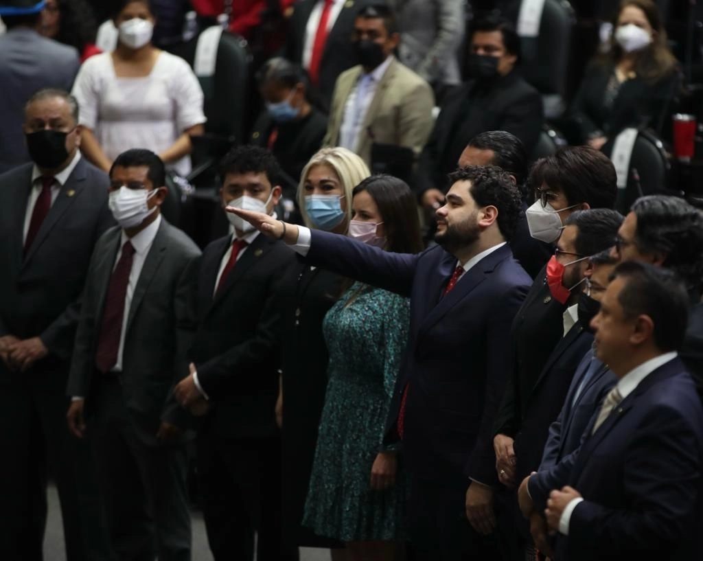 Juan Pablo de Botton rinde protesta como subsecretario de egresos de la SHCP,  durante la sesión del congreso general en San Lázaro, en la Ciudad de México, el 1 de febrero de 2022. Foto José Antonio López