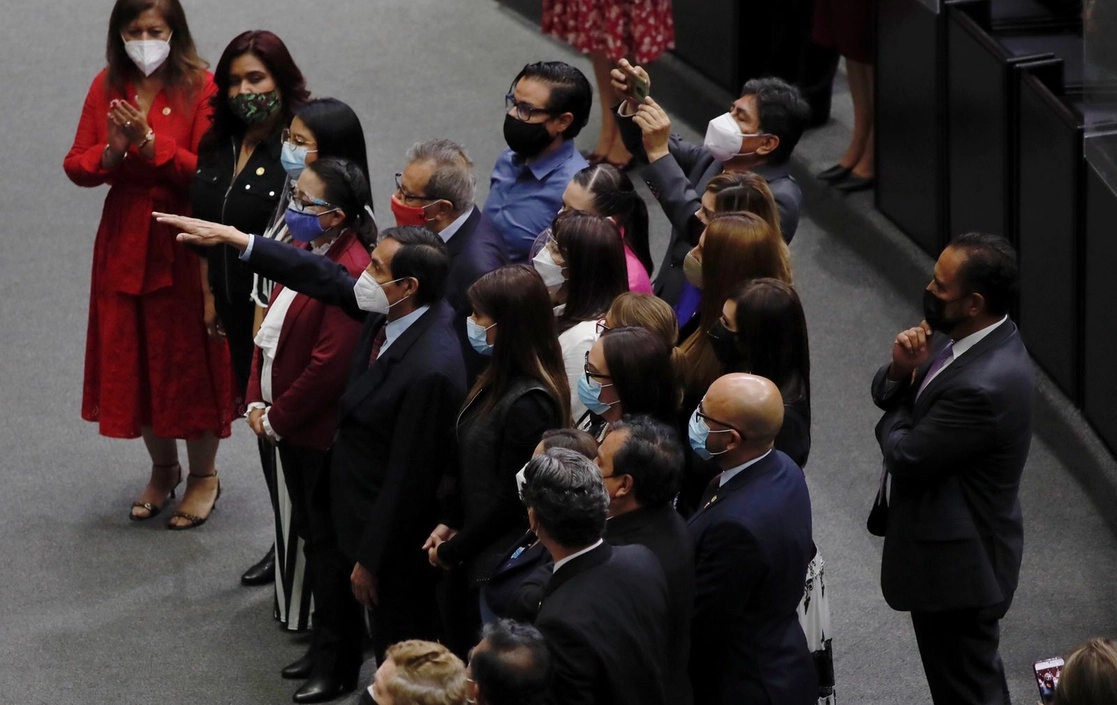 Rogelio Ramírez de la O (c,izq) rinde protesta ante legisladores como titular de Hacienda. Foto Cristina Rodríguez 