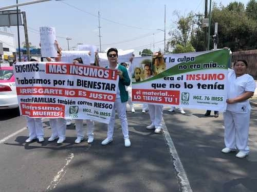Protesta de trabajadores del Hospital General de Zona 76 del IMSS, en Xalostoc, Ecatepec, por la falta de insumos. Foto La Jornada