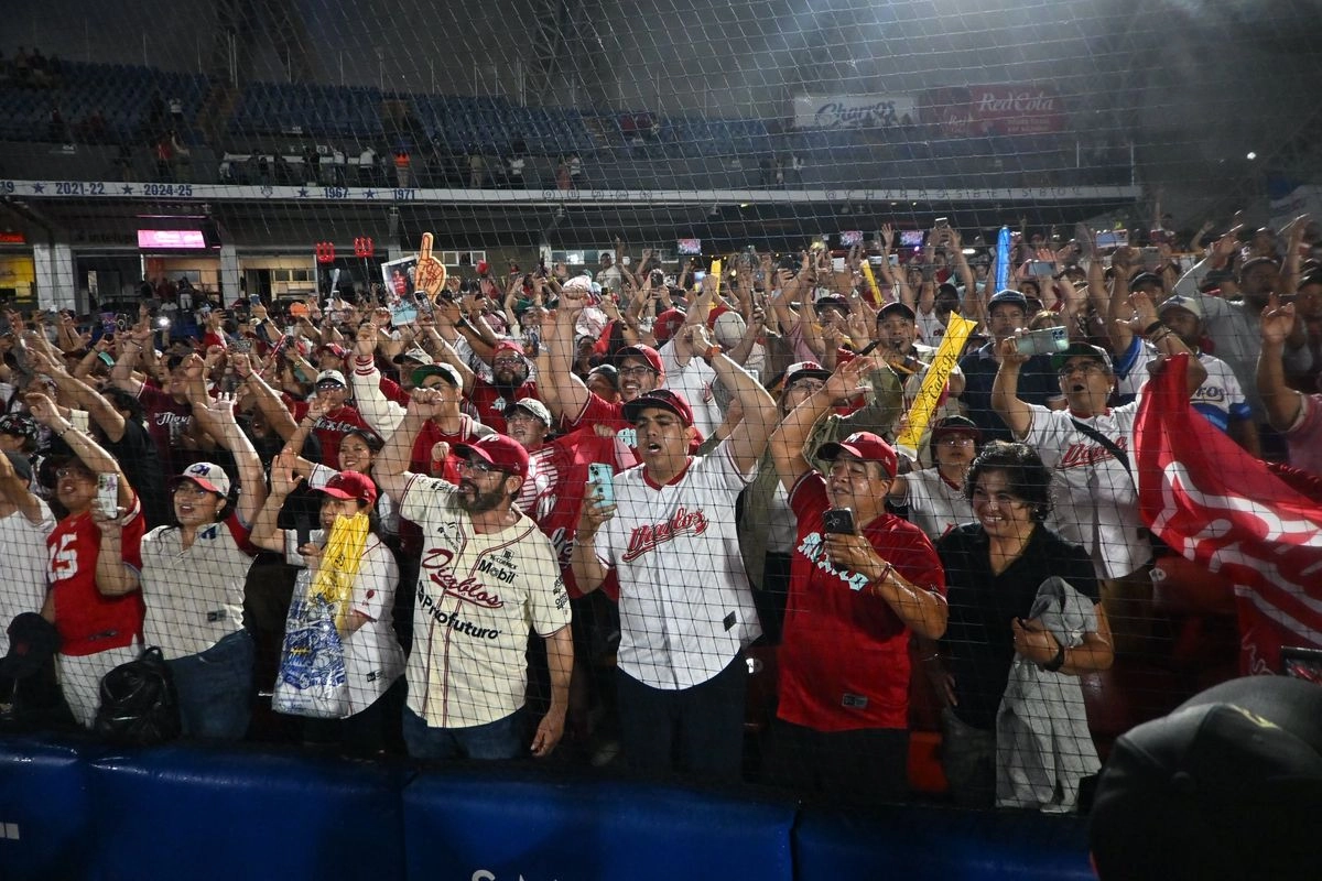 En un momento en el que los Escarlatas se encuentran en estado de gloria, con un bicampeonato y récords de asistencia en su estadio (promedian 14 mil 443 personas por partido), analizan cómo hacer convivir la pasión que han contagiado por el beisbol junto con el estruendo que provoca uno de los más grandes acontecimientos deportivos en el mundo. 