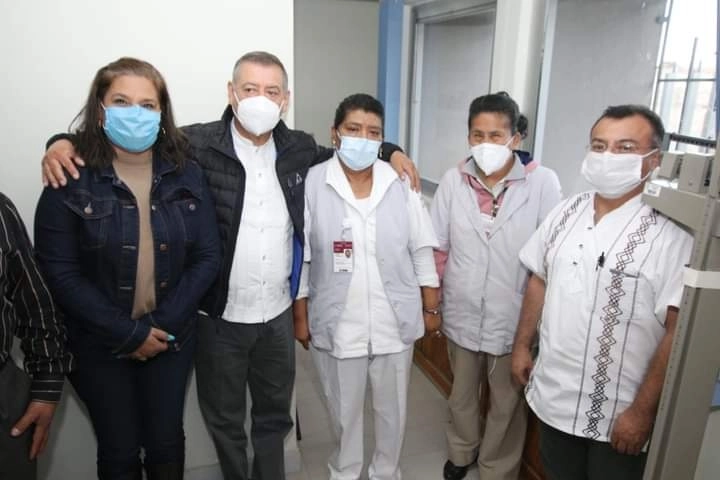 Acompañado por la diputada Luzma Hernández, presidenta de la comisión de planificación demográfica en el congreso local, realizaron recorridos por cada uno de los salones. Foto cortesía