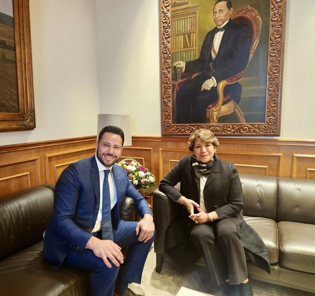 El dirigente del PAN en Edomex visitó a la gobernadora Delfina Gómez en Palacio de Gobierno. Foto @anuarazar