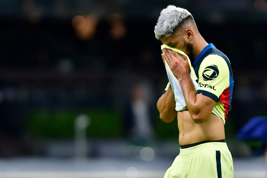 El jugador Roger Martínez reacciona al término de la vuelta de cuartos de final frente al Pachuca. Foto Jam Media