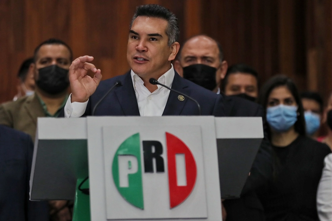 Alejandro Moreno, dirigente nacional del PRI, dijo que no permitirán que Omar Fayad entregue el estado de Hidalgo a Morena. Foto Marco Peláez / Archivo