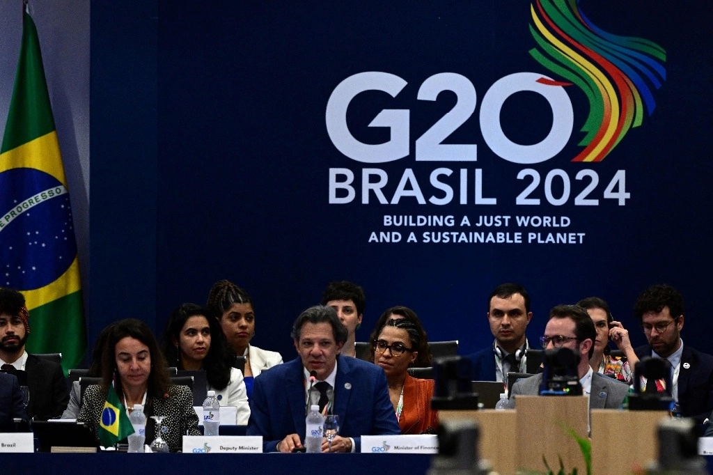 Los jefes de finanzas del G20 reunidos en Río de Janeiro discreparon sobre la idea de un impuesto coordinado a la riqueza, promovido por Brasil pero al que se opone Estados Unidos, que aboga por que cada país adopte su propio sistema tributario "justo y progresivo". Foto Afp
