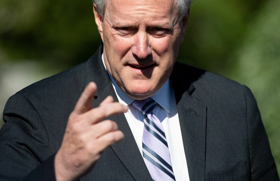 En imagen del 2 de octubre de 2020, el entonces jefe de gabinete de la Casa Blanca, Mark Meadows, da declaraciones a los medios de comunicación. Foto Ap