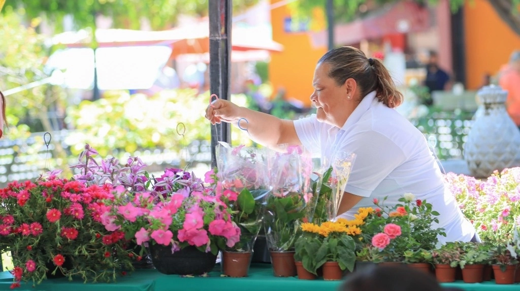 En el Centro Histórico,  la primavera será celebrada con arreglos florales al exterior o interior de los establecimientos. Foto Twitter @CitlalliAmaya