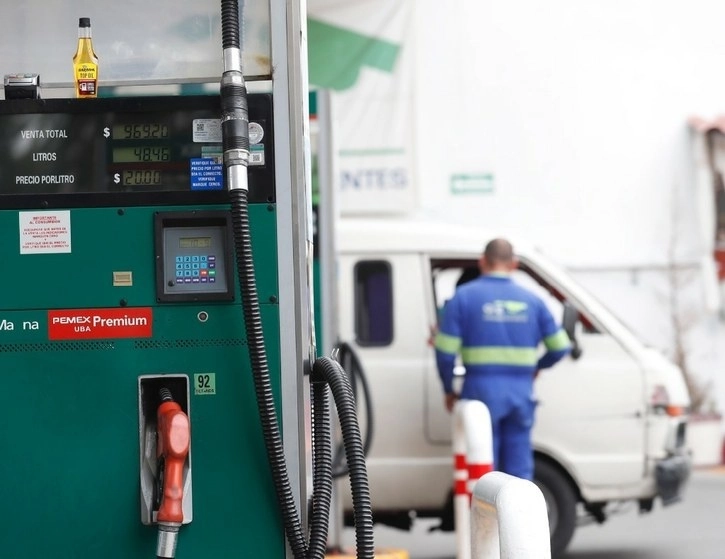 La Secretaría de Hacienda mantuvo el estímulo fiscal a las gasolinas y al diesel por una semana más, aunque este fue en menor proporción respecto al observado la semana pasada. Foto Víctor Camacho / Archivo