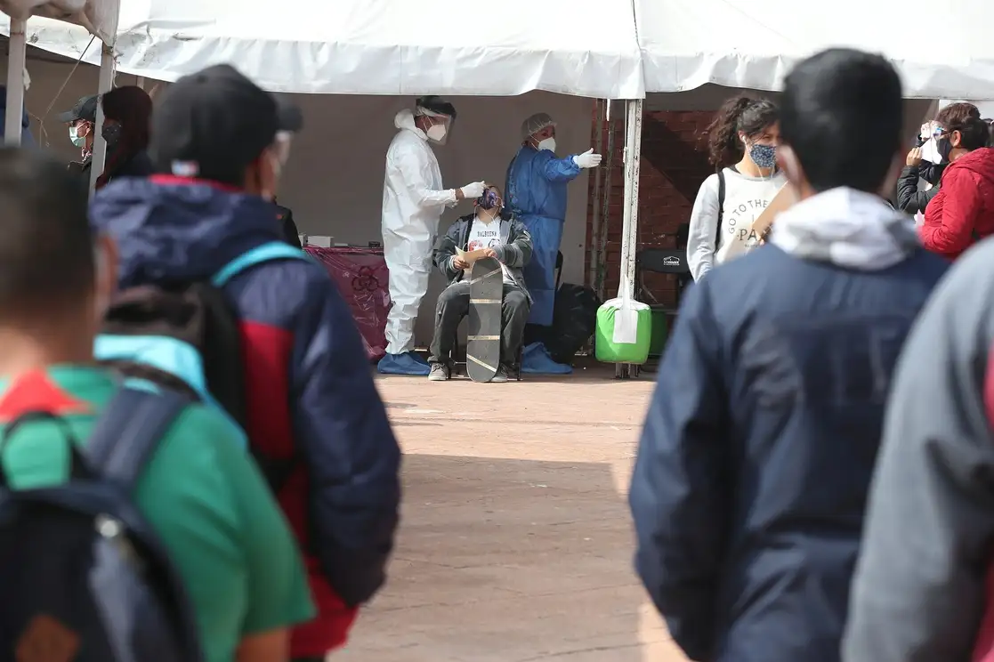 La dependencia informó que entre sábado y domingo se confirmaron nueve mil 295 casos de Covid-19. Foto José Antonio López / Archivo