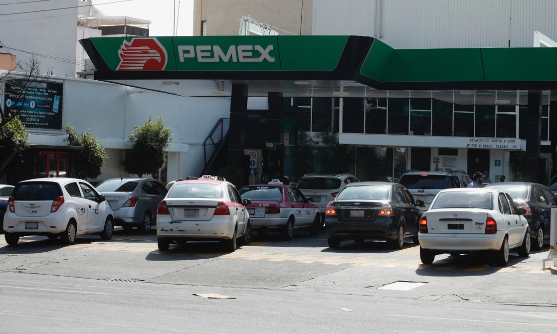 Una gasolinera en la Ciudad de México. Foto Cristina Rodríguez / Archivo