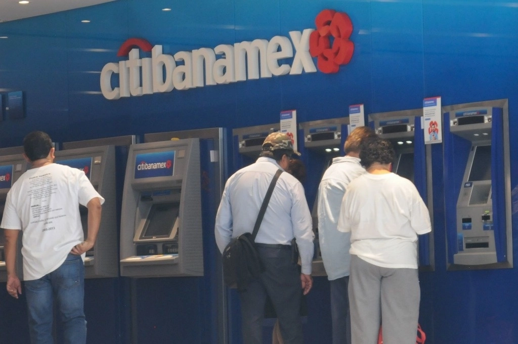 El conjunto de bancos que operan en el país obtuvo ganancias por 69 mil 334 millones de pesos en el primer trimestre del año. Foto Cuartoscuro