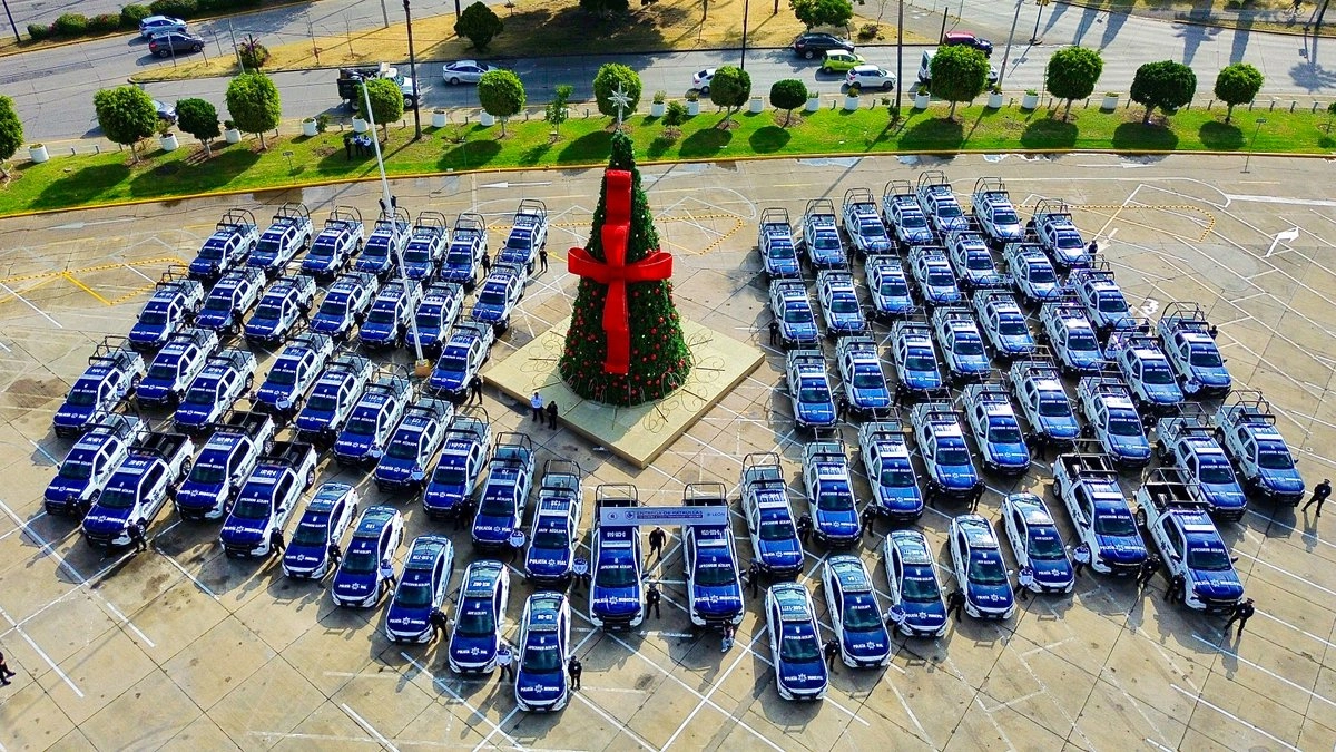 La presidenta municipal Alejandra Gutiérrez detalló que destinaron 34 millones 586 mil 870 pesos para comprar 75 patrullas; 55 son para la policía y 20 para agentes viales. Foto 