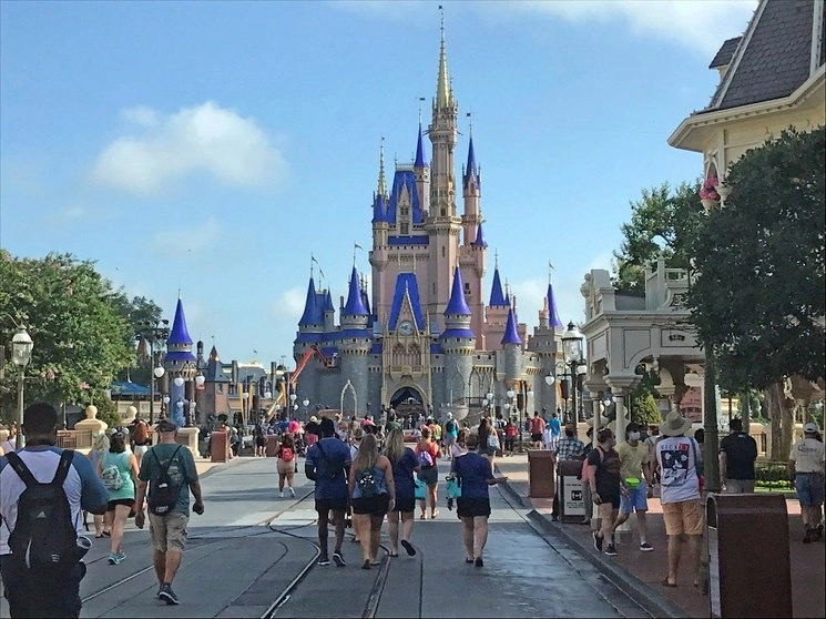 Imagen de archivo de la reapertura de Disney World tras casi cuatro meses. Foto Ap

