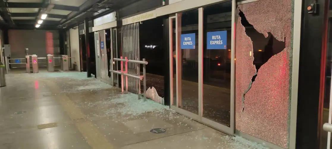 Sujetos dispararon contra la estación Ejército Mexicano, del Tuzobús, durante la noche de ayer, informaron autoridades del Sistema Integral de Transporte de Hidalgo. Foto tomada de Twitter