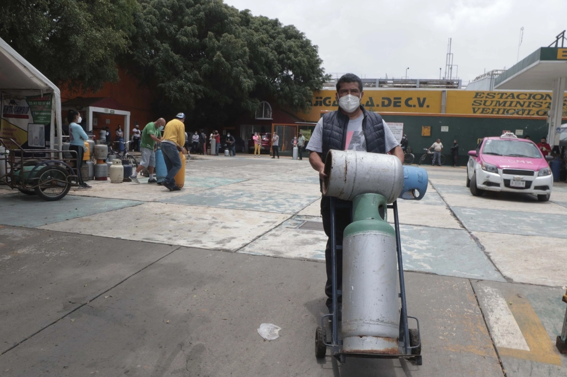 Cifras del gobierno aseguran que 80 por ciento de las familias mexicanas usan gas LP; además, 65 por ciento de la oferta proviene de compras al extranjero. Foto Alfredo Domínguez
