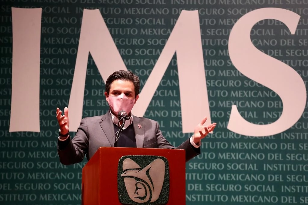 El director general del IMSS, Zoé Robledo, durante una conferencia de prensa, en la Ciudad de México, el 7 de octubre de 2020. Foto Luis Castillo