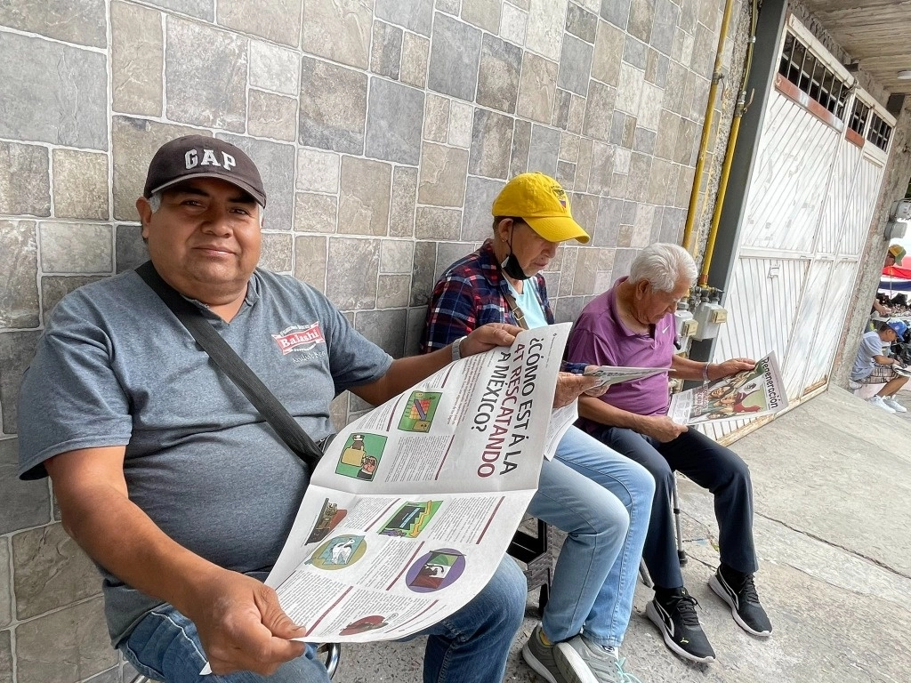 El periódico Regeneración, perteneciente a Morena, no incurrió el actos adelantados de campaña, resolvió el TEPJF. Foto @AvseFernando