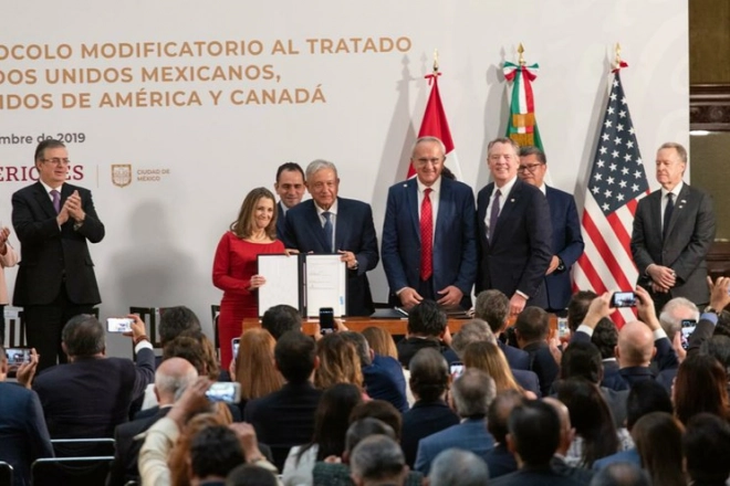Firma de la revisión del T-MEC en diciembre de 2019. Foto Pablo Ramos