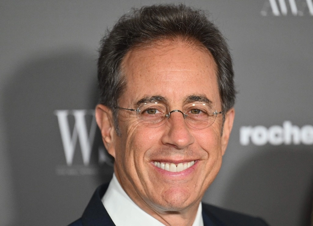 El cómico Jerry Seinfeld dio un discurso en la Universidad de Duke, en Carolina del Norte, EU, mientras parte de la audiencia gritaba "Palestina Libre". Foto Afp  