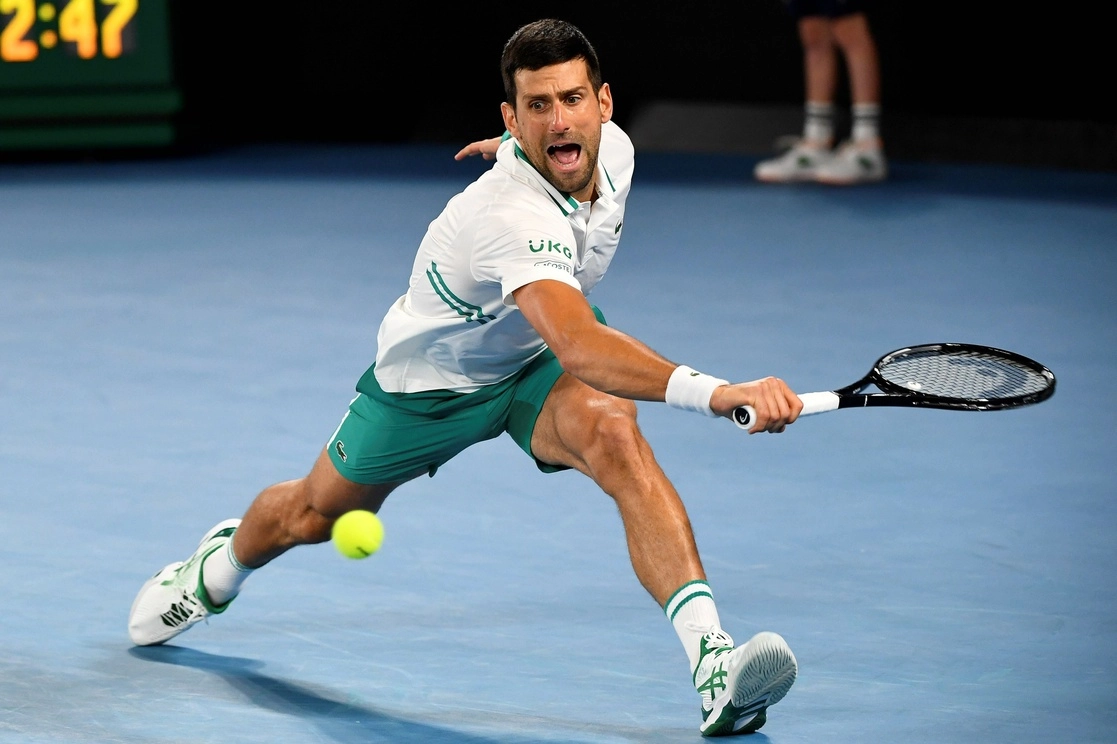 Novak Djokovic derrotó al canadiense con marcador de 7-6 (7/4), 4-6, 6-1 y 6-4. Foto Afp