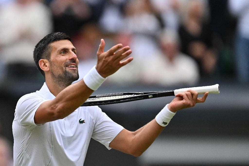 El serbio, segundo cabeza de serie y quien disputará su 37ª final de Grand Slam, no tuvo problemas ante Musetti, 25º favorito del torneo, al que ha ganado en seis de los siete duelos entre ambos. Foto Afp