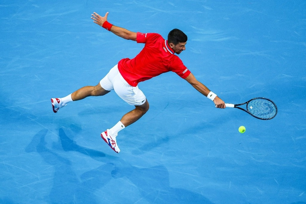 El serbio, Novak Djokovic, durante un juego de la United Cup de tenis. Foto Afp