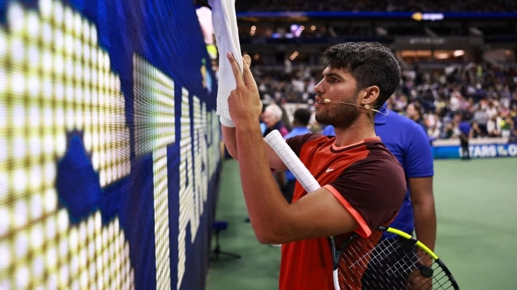 El campeón defensor Novak Djokovic y Carlos Alcaraz quedaron en lados opuestos de la llave en el Abierto de Estados Unidos tras el sorteo del jueves y con lo que podrían enfrentarse en otro final este año tras Wimbledon y los Juegos Olímpicos de parís. Foto photo-assets.usopen.org