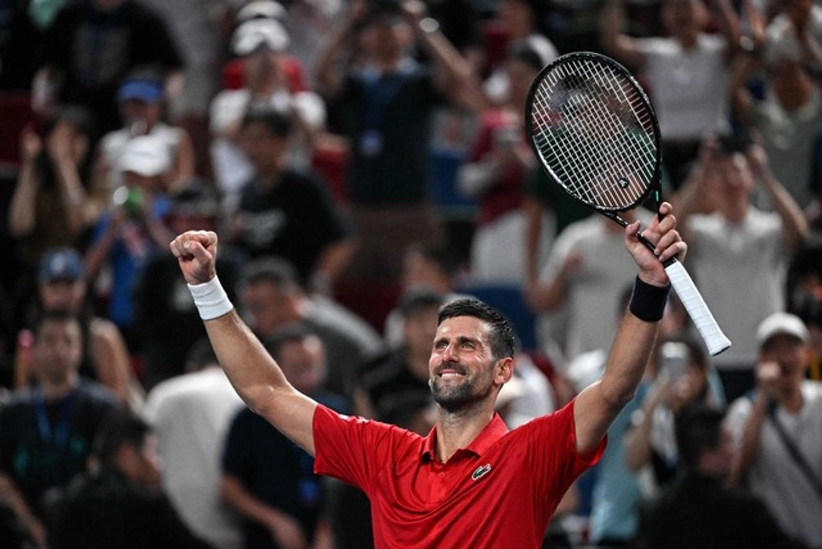 El tenista serbio Novak Djokovic festeja al término del encuentro. Foto 