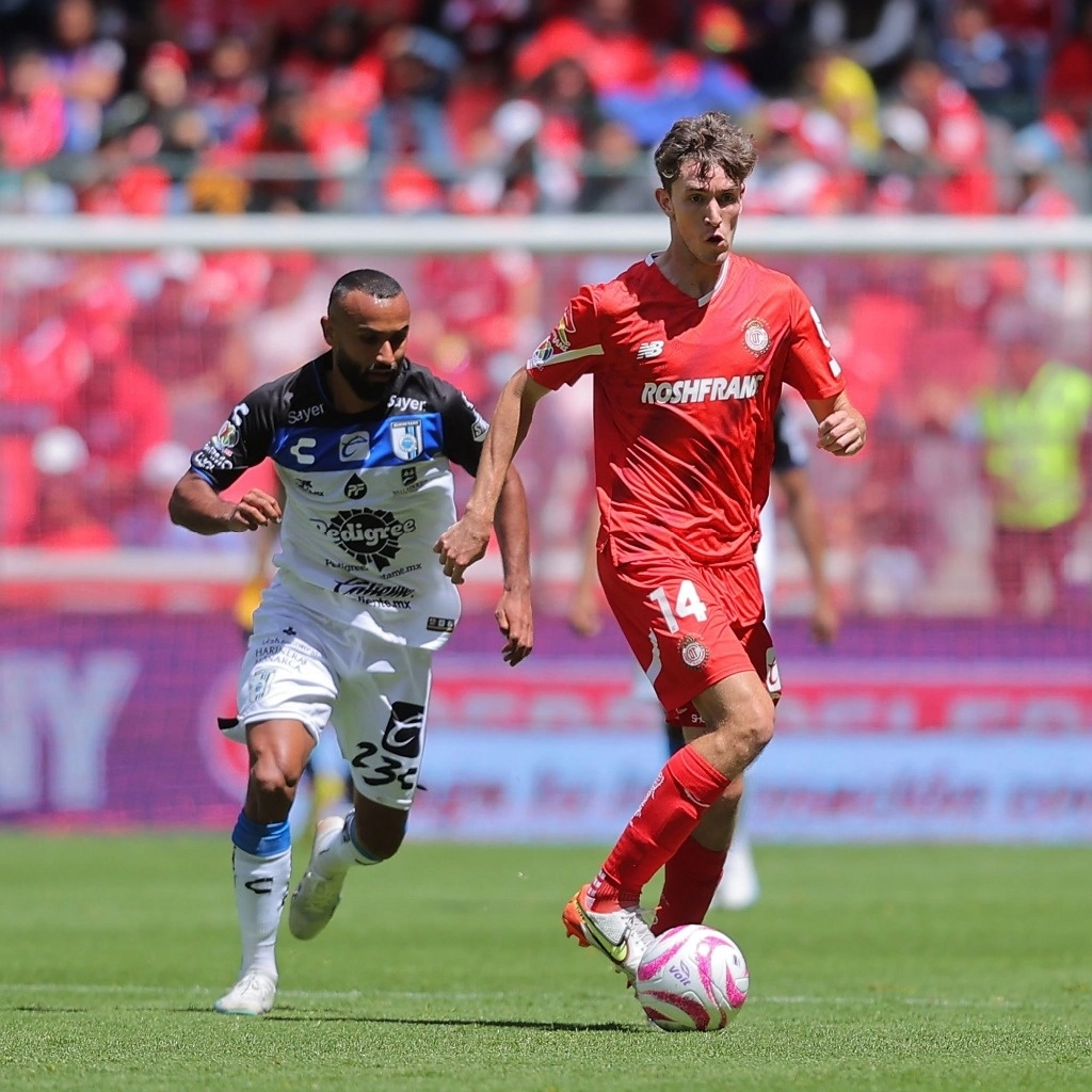 Diablos Rojos del Toluca y Gallos de Querétaro se enfrentaron en actividad de la fecha 12 de la Liga Mx. Foto Tomada de X @TolucaFC