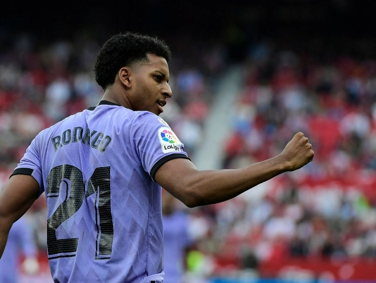 El brasileño, Rodrygo Goes, marcó a los 29 y a los 69 minutos ante el Sevilla, en la fecha 37 de La Liga. Foto Afp