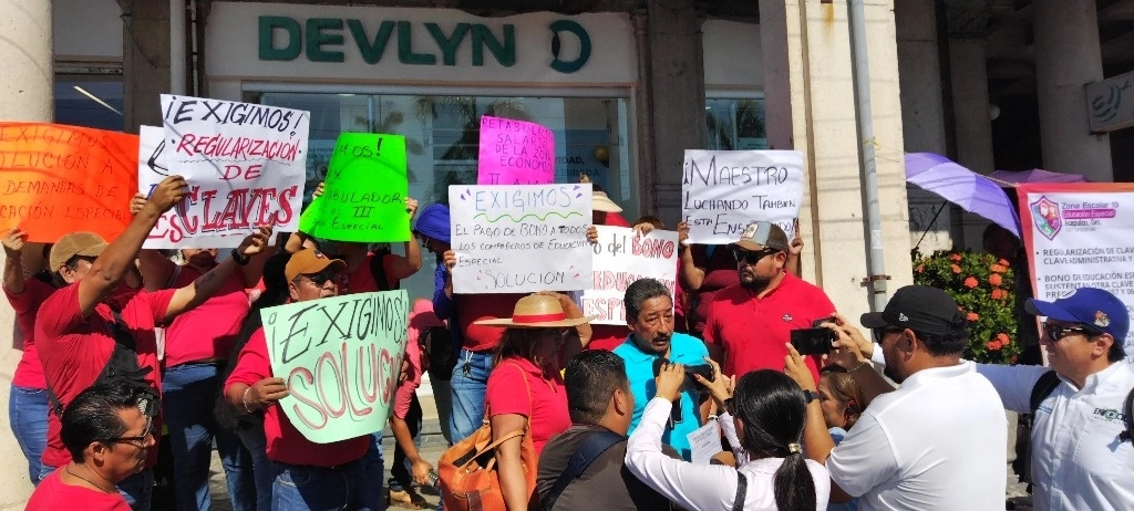 Los manifestantes calificaron como problemas graves de carácter laboral, que deben ser atendidos por las autoridades. Foto Héctor Briseño