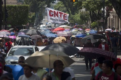 Docentes de la CNTE durante una protesta en imagen de archivo. Foto Cuartoscuro