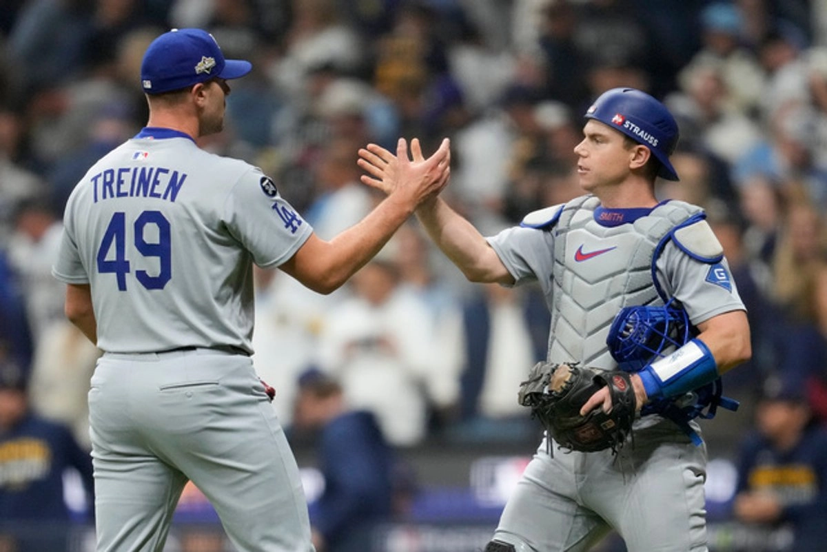 Los Dodgers lideraban 2-0 cuando entregaron la pelota a Roki Sasaki en la novena después de que Snell había realizado 103 lanzamientos. Foto