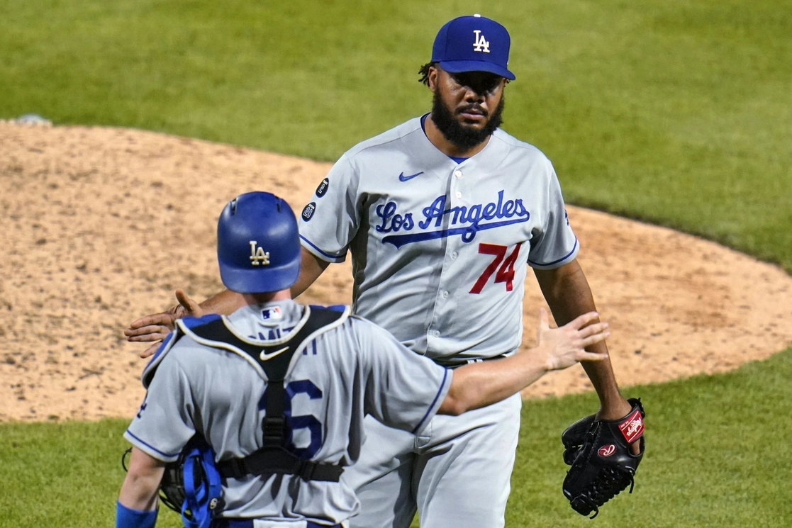 El pitcher Kenley Jansen celebra el triunfo. Foto Ap