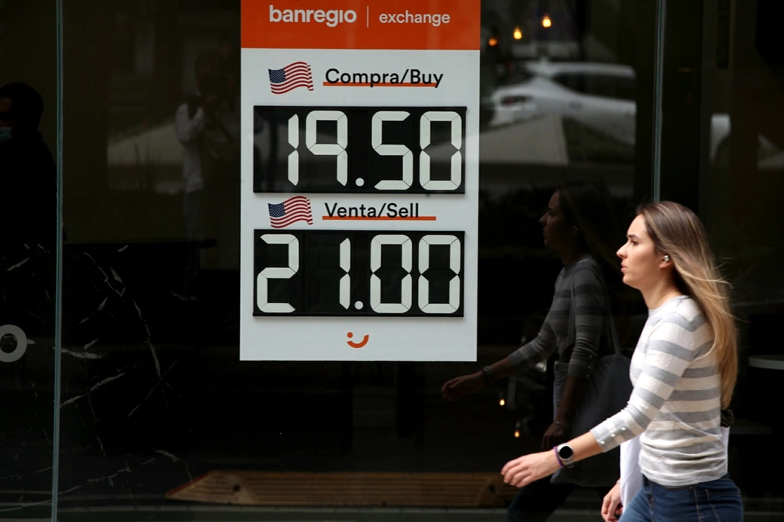 El peso mexicano cerró una segunda jornada de retroceso ante el dólar estadunidense. Foto María Luisa Severiano