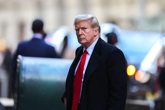 onald Trump depositó este lunes una fianza de 175 millones de dólares en su caso de fraude civil en Nueva York. Foto Afp