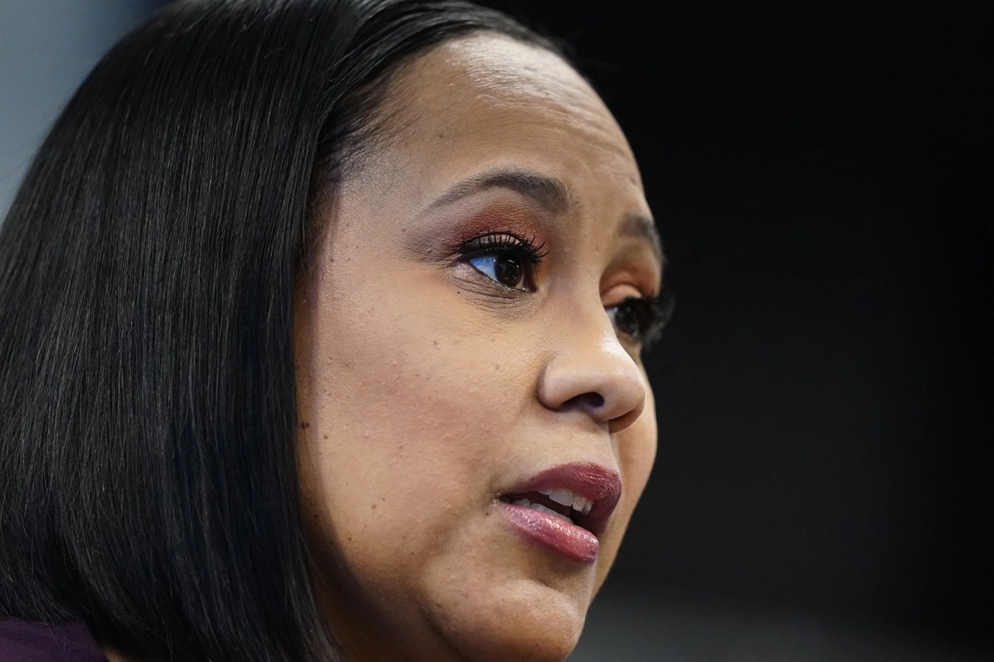 La fiscal del condado de Fulton, en Georgia, Fani Willis, quien tiene abierta una indagatoria contra el magnate, solicitó protección a la FBI ante amenazas del ex mandatario. Foto Ap / Archivo