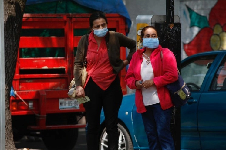 Ciudadanas caminan por calles de la Ciudad de México. Foto Cristina Rodríguez