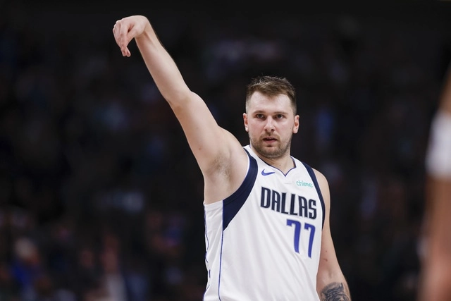 Luka Doncic fue la estrella del encuentro sumando a su gran anotación nueve rebotes y siete asistencias. Foto Ap