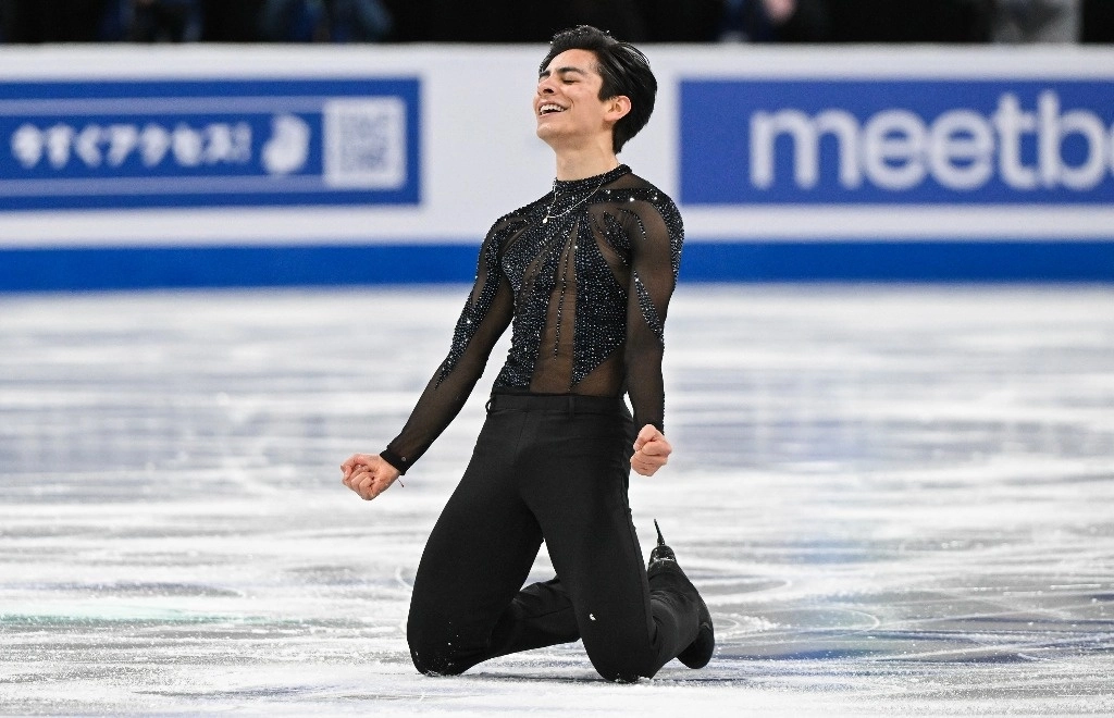 El mexicano Donovan Carrillo logró avanzar a la final del Campeonato Mundial de Patinaje Artístico Montreal 2024, luego de tener una asombrosa actuación en el programa corto varonil, el 21 de marzo de 2024. Foto Graham Hughes / The Canadian Press vía Ap