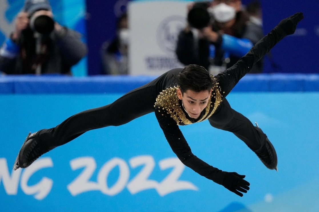 El mexicano Donovan Carrillo durante la prueba del programa corto del patinaje artístico. Foto Ap