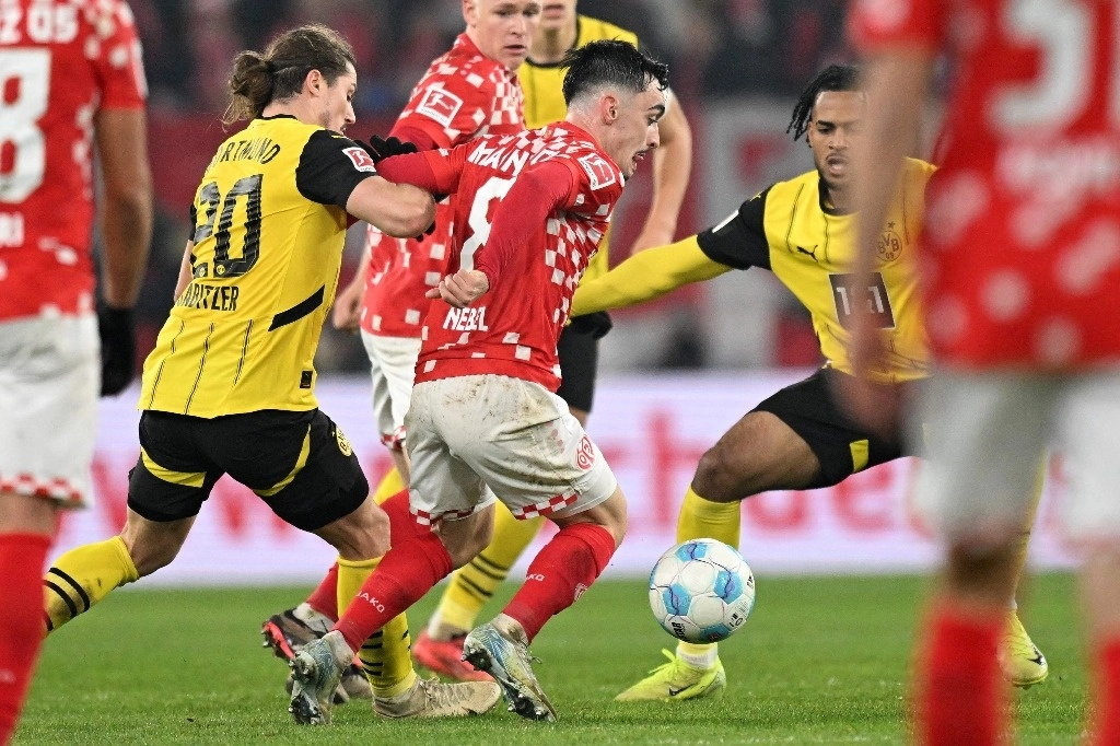 Mainz derrotó a Borussia Dortmund en Bundesliga con goles de Lee Jae-sung, Jonathan Burkard y Paul Nebel. Foto Afp 