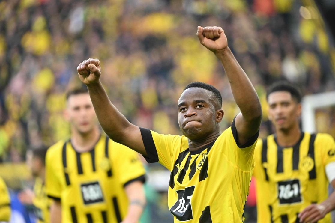 Youssoufa Moukoko anotó el quinto gol del Borussia Dortmund ante el Stuttgart, en el duelo de la jornada 11 de la Bundesliga. Foto Afp
