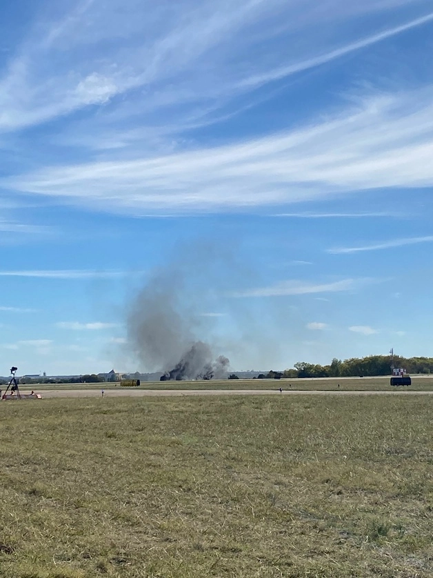 Humo después del choque aéreo. Foto Afp