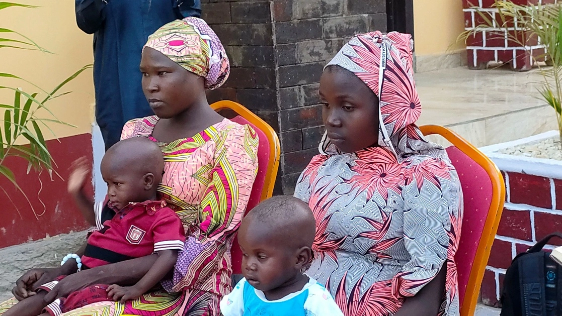 Las dos últimas rescatadas son Hauwa Joseph, encontrada junto a otros civiles el 12 de junio tras el desmantelamiento de un campo de Boko Haram, y Mary Dauda. Foto Afp