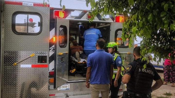 Un hombre y una mujer sufrieron heridas graves en sus manos al explotarles pirotecnia que manipulaban en una vivienda de Querétaro, Querétaro, el 20 de marzo de 2024. Foto tomada de X @pcmqro