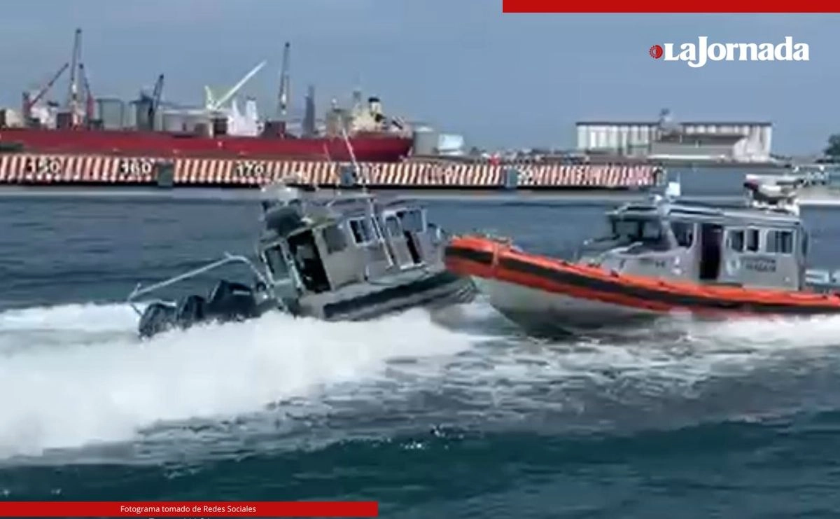 Rápidamente otros marinos se acercaron a las embarcaciones accidentadas y fuetes de la Marina señalaron que no hubo personas lesionadas durante el accidente. Foto 