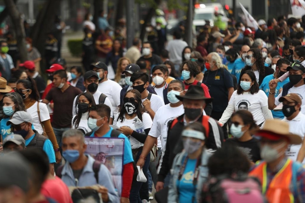 Policías de la SSC CDMX resguardaran la marcha en memoria de los 43 normalistas de Ayotzinapa. Foto Yazmín Ortega Cortés