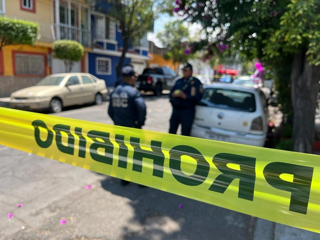En tanto, un hombre murió tras ser macheteado durante una riña suscitada en un puesto de comida en la colonia Ignacio Zaragoza de la alcaldía Venustiano Carranza, en la Ciudad de México, el 18 de abril de 2023. Foto Alfredo Domínguez